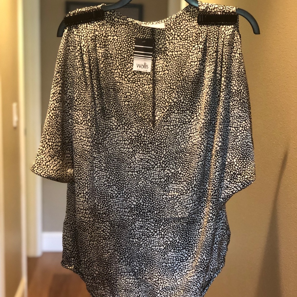 Wallis UK- black & white print blouse